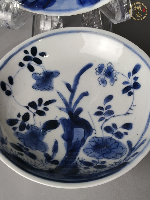 古玩陶瓷花卉紋青花盤真品鑒賞圖