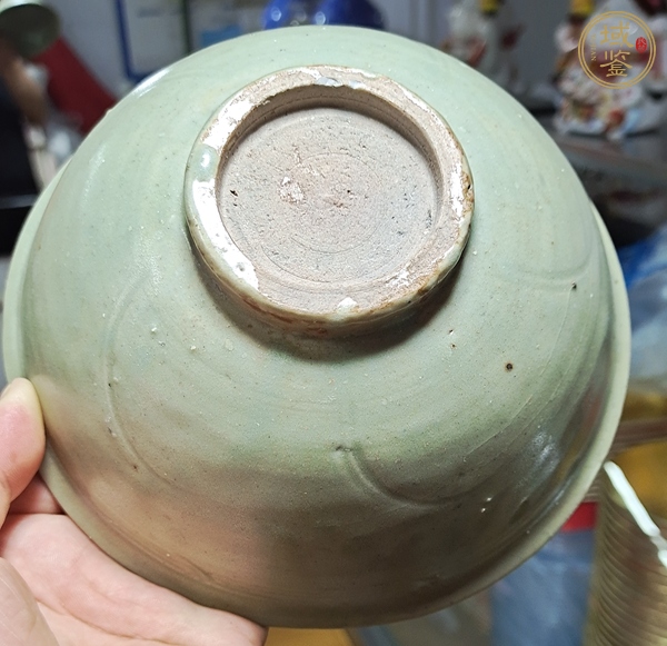 古玩陶瓷龍泉青瓷刻花撇口碗真品鑒賞圖