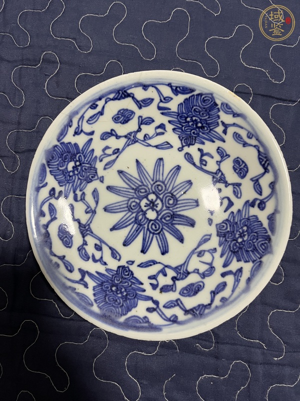 古玩陶瓷花卉紋青花盤真品鑒賞圖