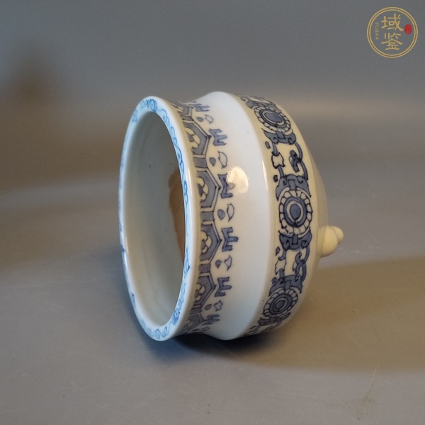 古玩陶瓷青花纏枝花卉紋香爐真品鑒賞圖