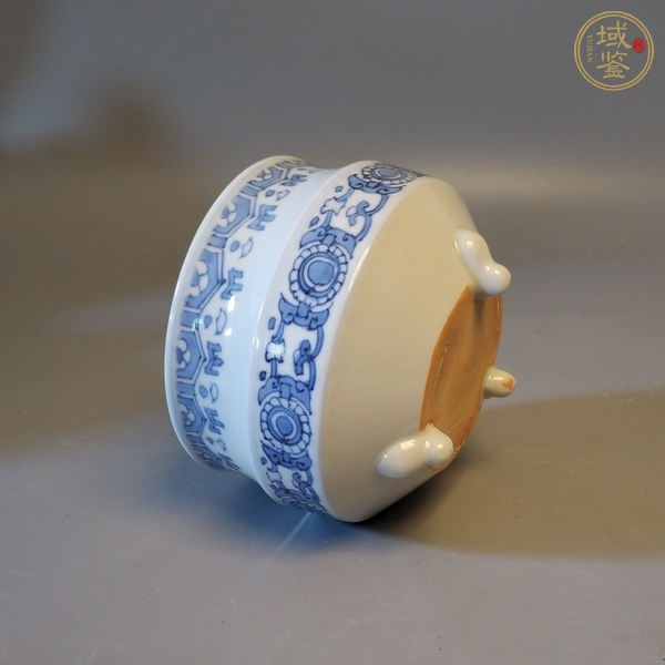 古玩陶瓷青花纏枝花卉紋香爐真品鑒賞圖