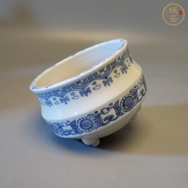 古玩陶瓷青花纏枝花卉紋香爐真品鑒賞圖