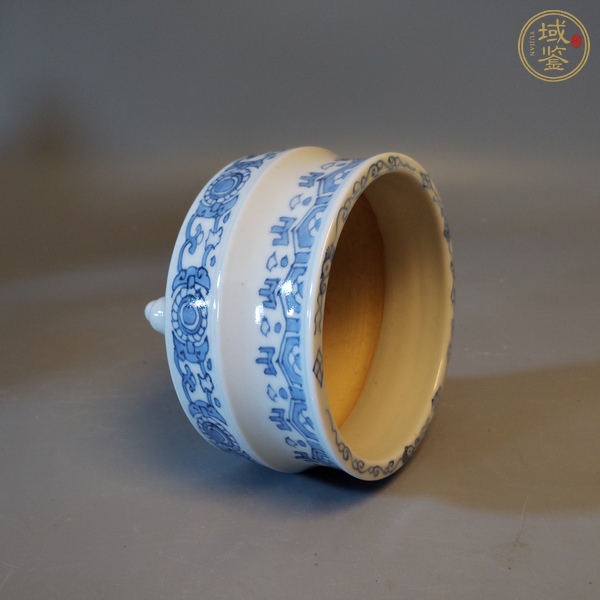 古玩陶瓷青花纏枝花卉紋香爐真品鑒賞圖