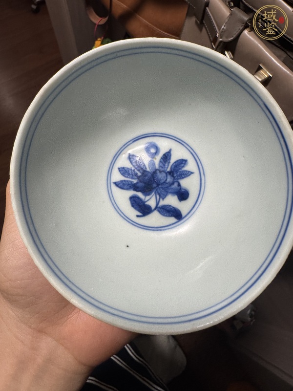 古玩陶瓷晚明花卉紋茶圓真品鑒賞圖