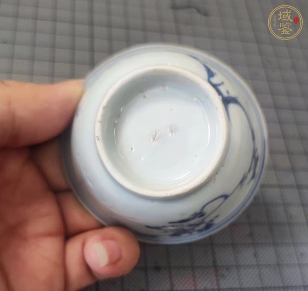 古玩陶瓷花卉紋青花杯真品鑒賞圖