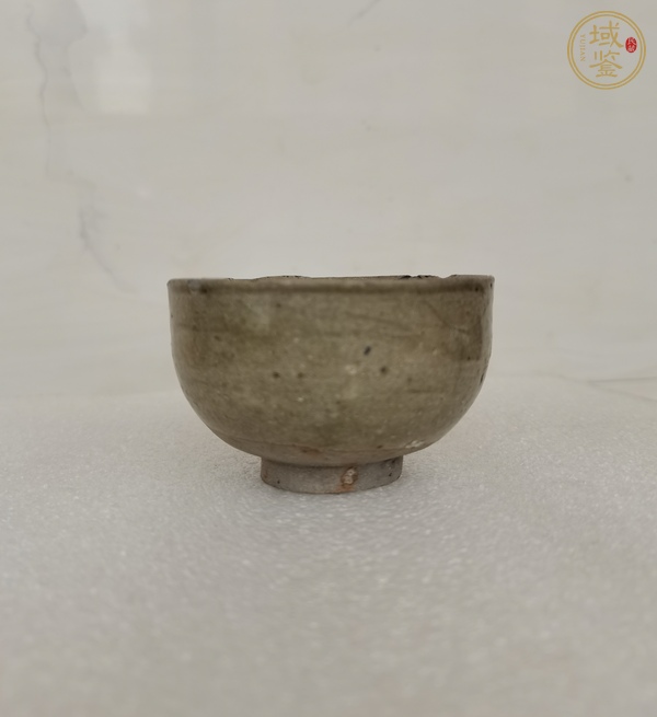 古玩陶瓷岳州窯青釉羅漢杯真品鑒賞圖