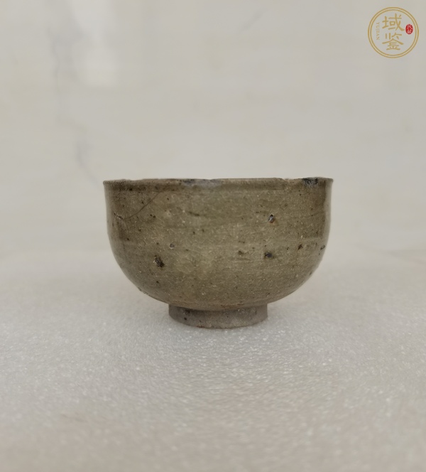 古玩陶瓷岳州窯青釉羅漢杯真品鑒賞圖