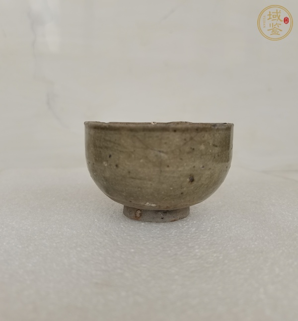 古玩陶瓷岳州窯青釉羅漢杯真品鑒賞圖