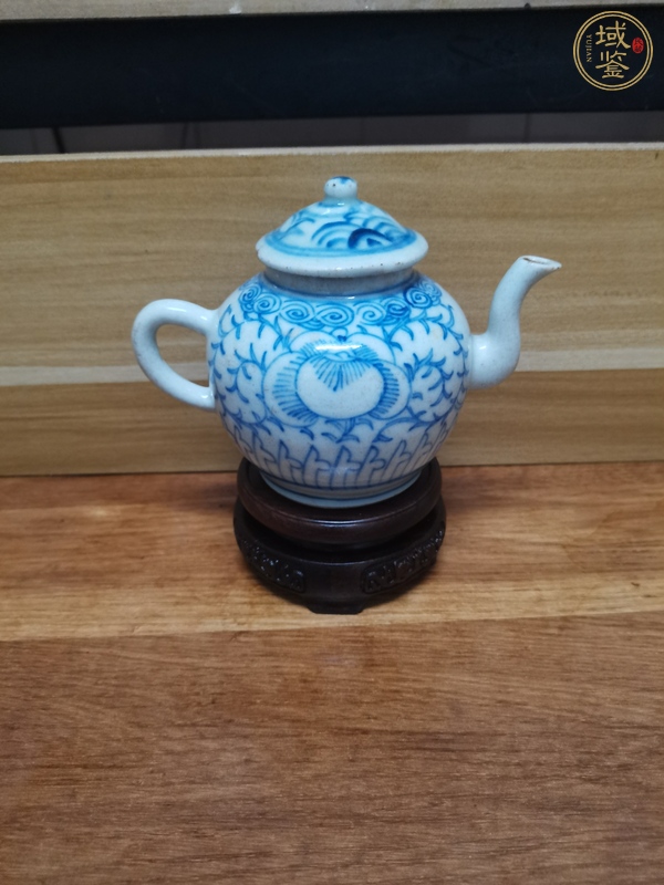 古玩陶瓷青花淡描花卉紋茶壺真品鑒賞圖