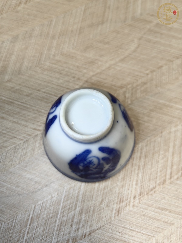 古玩陶瓷團(tuán)鶴紋青花杯真品鑒賞圖