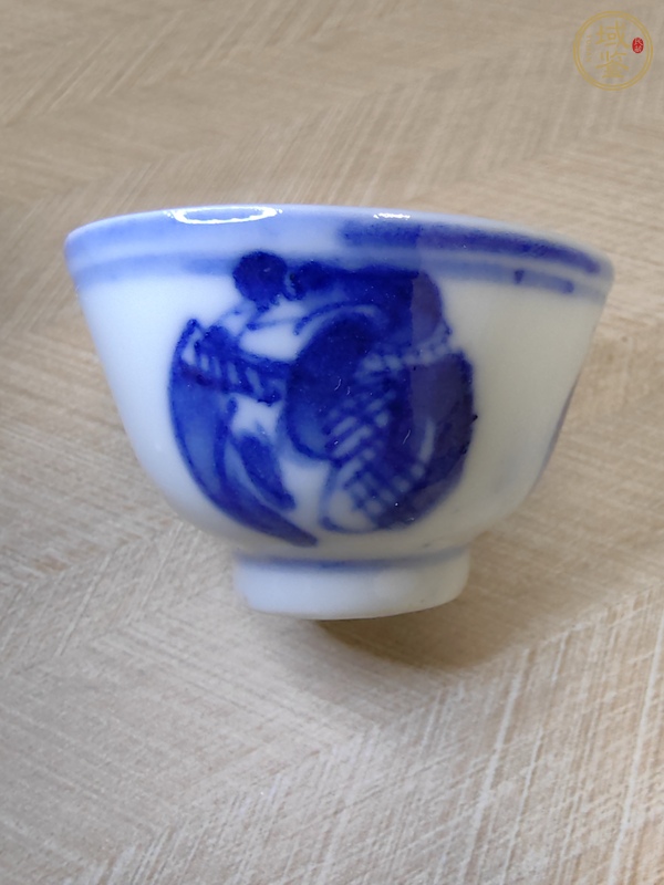 古玩陶瓷團(tuán)鶴紋青花杯真品鑒賞圖