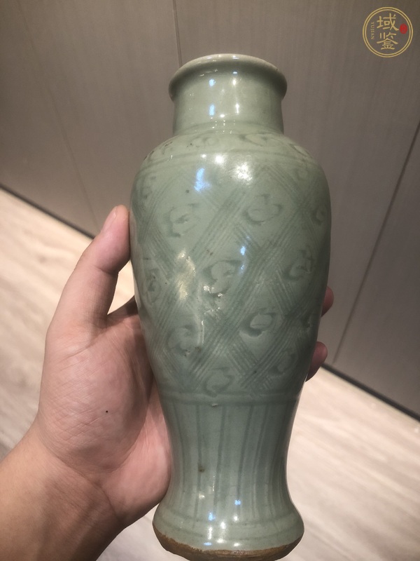 古玩陶瓷龍泉窯青釉瓶真品鑒賞圖