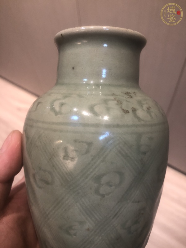 古玩陶瓷龍泉窯青釉瓶真品鑒賞圖