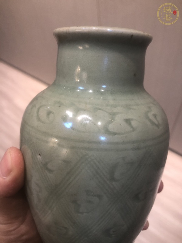 古玩陶瓷龍泉窯青釉瓶真品鑒賞圖