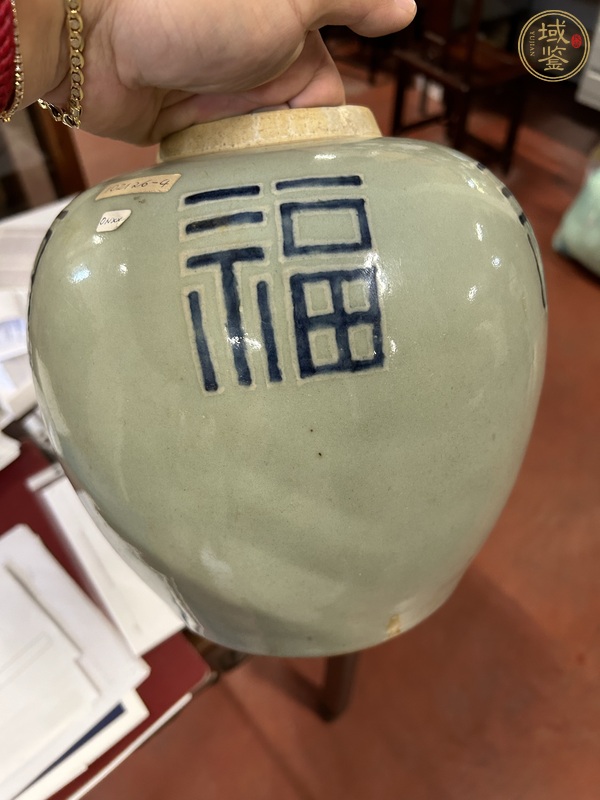 古玩陶瓷豆青釉青花福字罐真品鑒賞圖