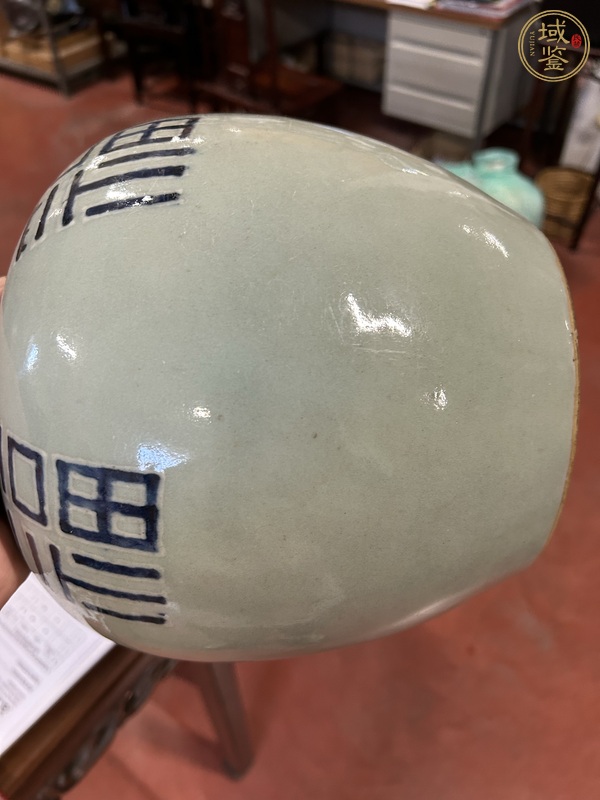 古玩陶瓷豆青釉青花福字罐真品鑒賞圖