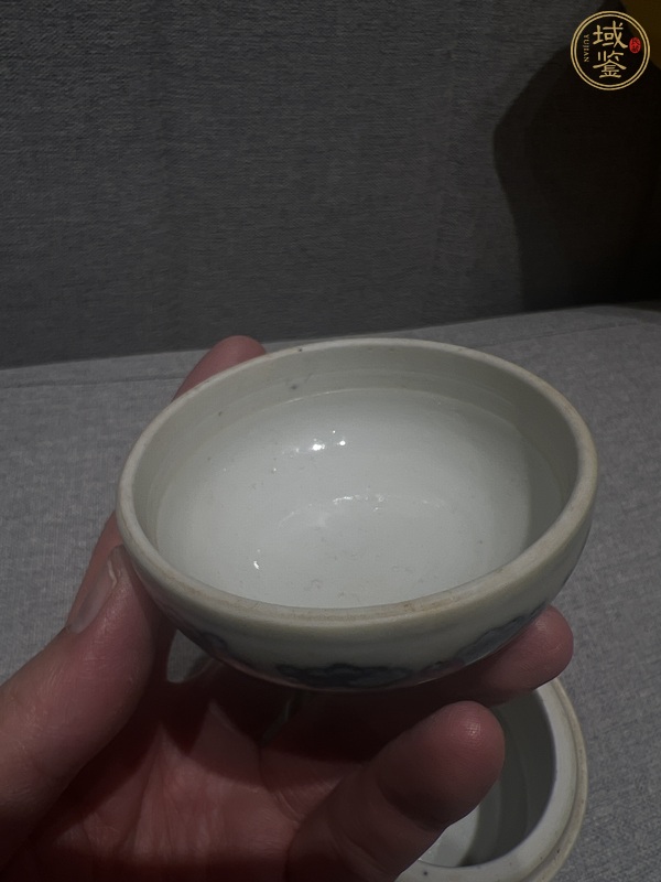 古玩陶瓷云蝠紋青花蓋罐真品鑒賞圖