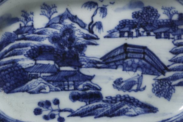 古玩陶瓷清乾隆·青花山水風景圖八方小盤拍賣，當前價格800元