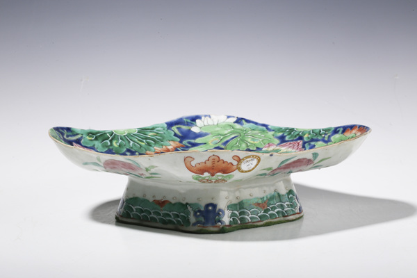 古玩嚴(yán)選晚清·粉彩蓮池游禽開(kāi)窗魚(yú)藻紋海棠形供盤(pán)拍賣(mài)，當(dāng)前價(jià)格26480元