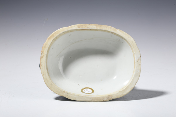 古玩陶瓷清 乾隆·青花山水樓閣紋獸耳小鍋拍賣，當(dāng)前價(jià)格0元