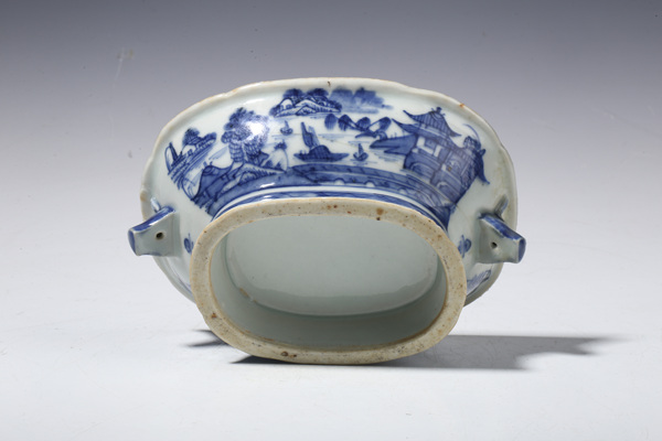 古玩陶瓷清 乾隆·青花山水樓閣紋獸耳小鍋拍賣，當(dāng)前價(jià)格0元
