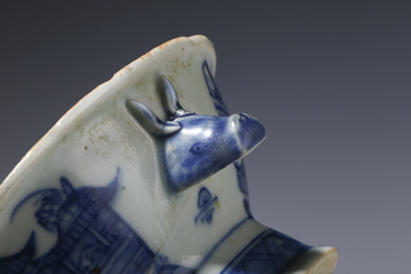 古玩陶瓷清 乾隆·青花山水樓閣紋獸耳小鍋拍賣，當(dāng)前價(jià)格0元