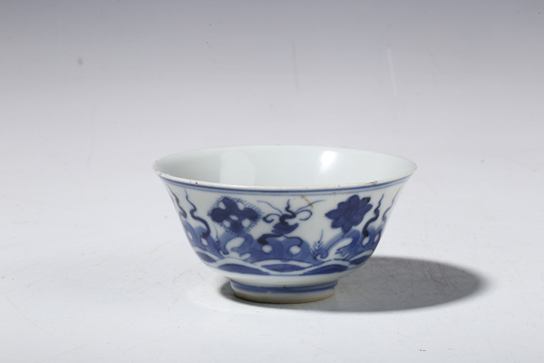 古玩嚴選清晚·青花蓮池紋杯拍賣，當前價格1106元