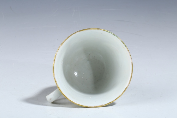 古玩陶瓷晚清·廣彩開窗人物花鳥紋杯碟一套拍賣，當前價格105元
