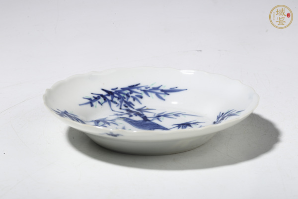 古玩陶瓷晚清·青花加彩英雄獨立紋花口盤真品鑒賞圖
