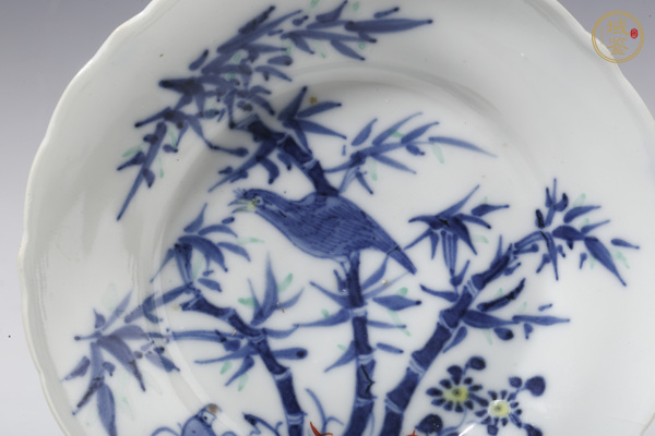 古玩陶瓷晚清·青花加彩英雄獨立紋花口盤真品鑒賞圖