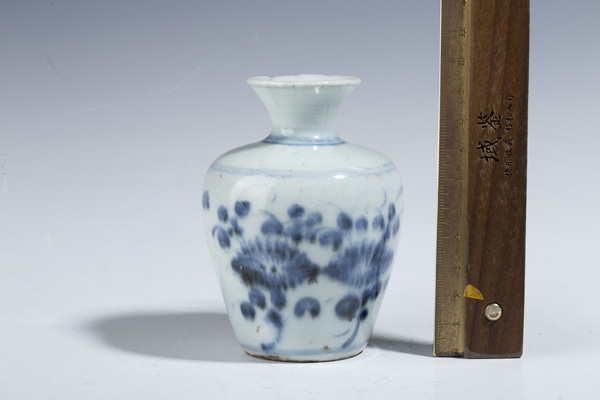 古玩陶瓷清中期·青花花卉紋撇口小瓶拍賣，當(dāng)前價格115元