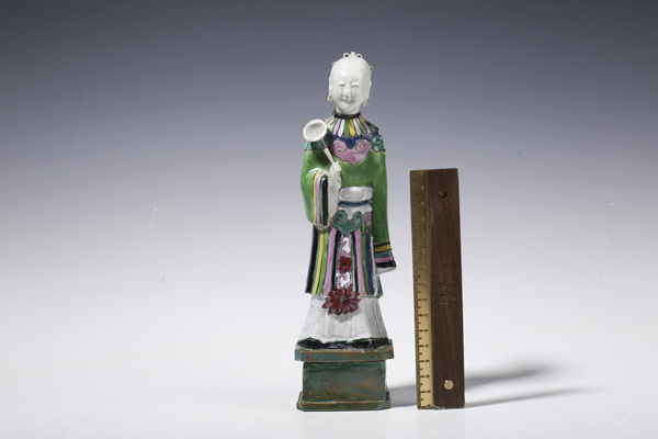 古玩陶瓷清乾隆·粉彩仕女人物瓷塑拍賣，當(dāng)前價(jià)格115元