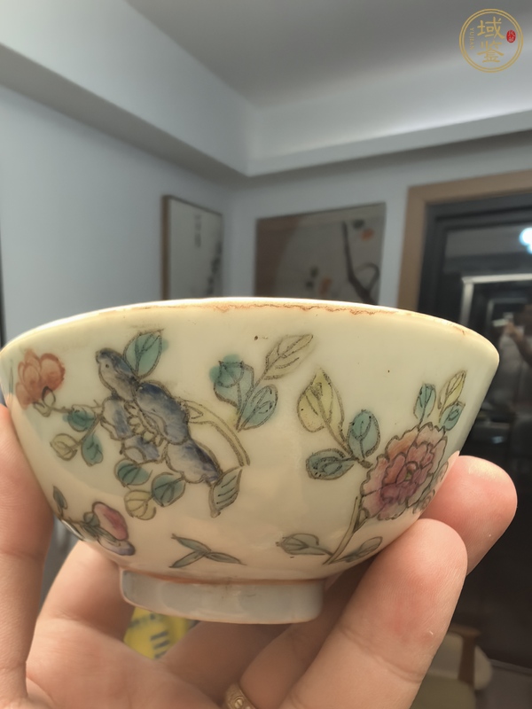 古玩陶瓷粉彩蟲草紋茶碗真品鑒賞圖