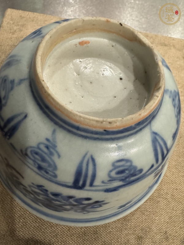 古玩陶瓷明中景德鎮(zhèn)窯口花卉紋青花碗真品鑒賞圖