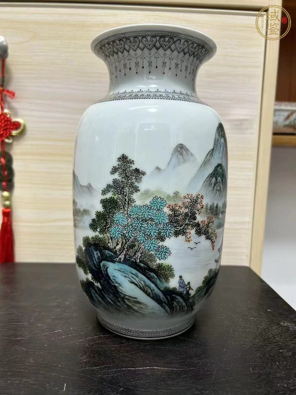 古玩陶瓷山水紋淺絳彩燈籠瓶真品鑒賞圖