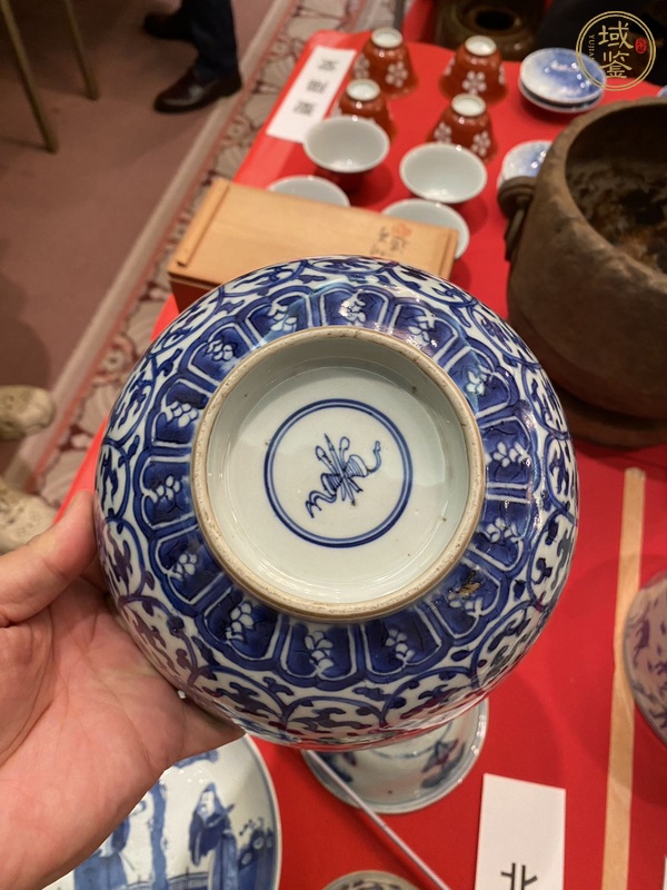 古玩陶瓷青花八吉祥茶碗真品鑒賞圖