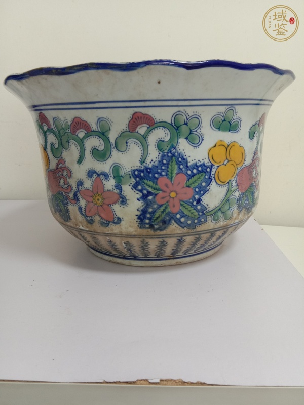 古玩陶瓷青花斗彩花口花盆真品鑒賞圖