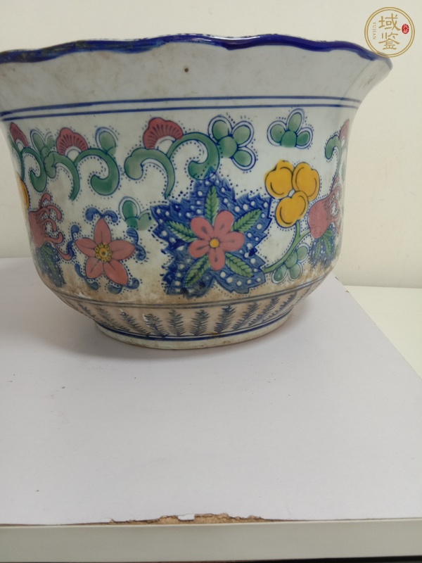 古玩陶瓷青花斗彩花口花盆真品鑒賞圖