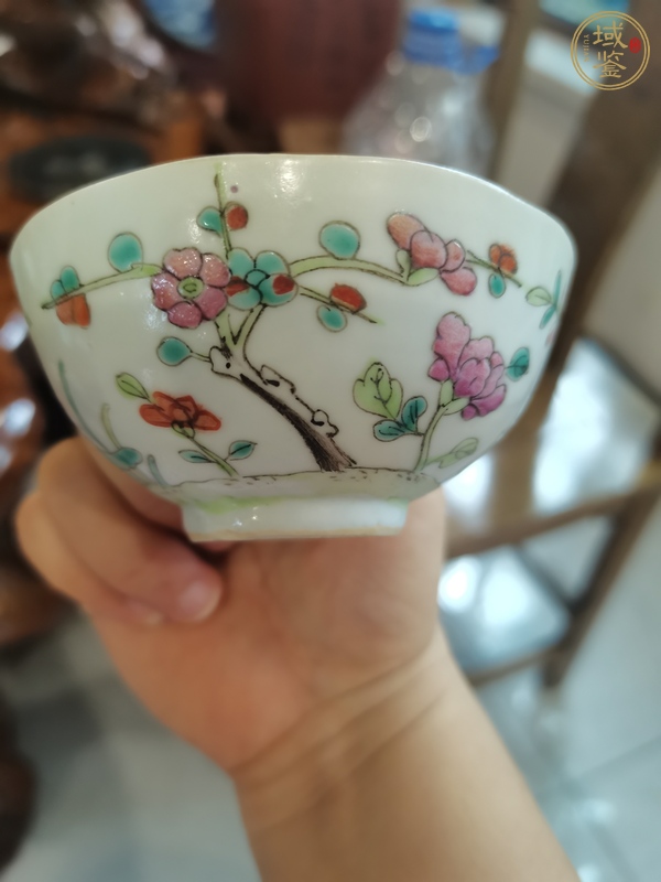 古玩陶瓷粉彩梅花碗真品鑒賞圖