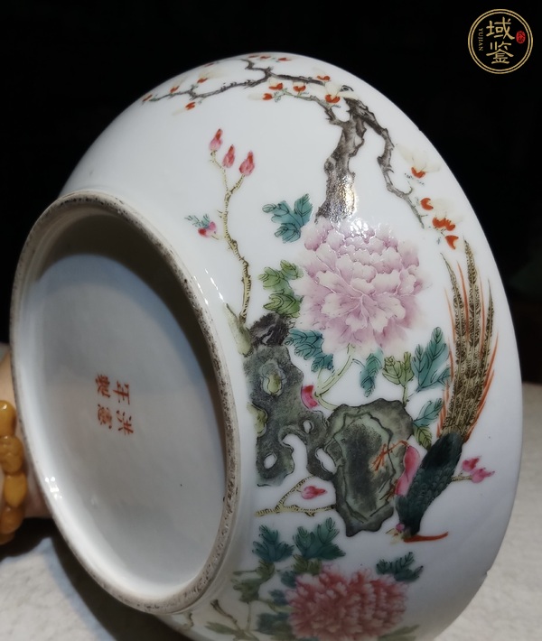 古玩陶瓷粉彩花鳥(niǎo)紋捧盒托真品鑒賞圖