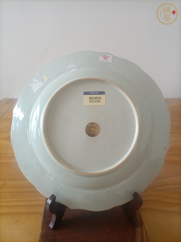 古玩陶瓷乾隆·粉彩花卉紋花口盤真品鑒賞圖