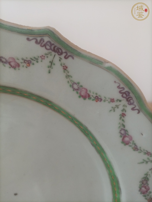 古玩陶瓷乾隆·粉彩花卉紋花口盤真品鑒賞圖