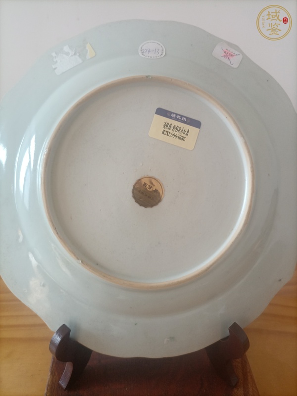 古玩陶瓷乾隆·粉彩花卉紋花口盤真品鑒賞圖