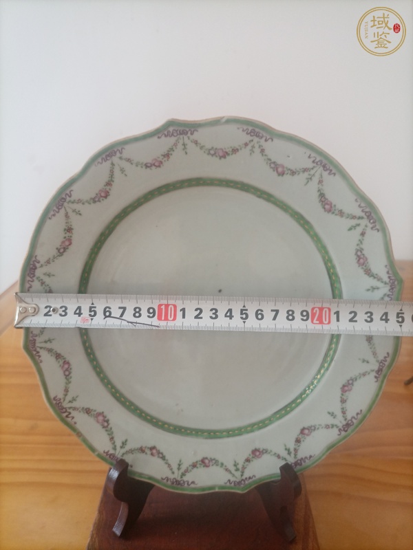 古玩陶瓷乾隆·粉彩花卉紋花口盤真品鑒賞圖