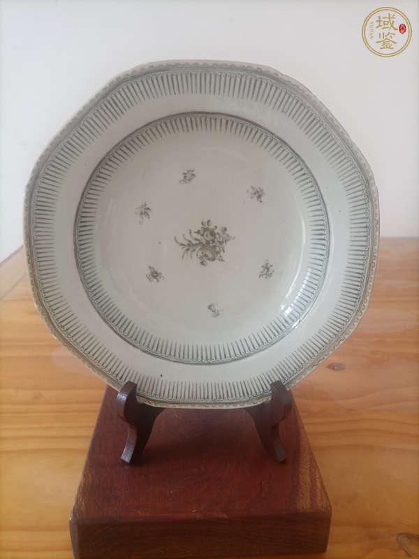 古玩乾隆·彩繪花卉紋盤真品鑒賞圖