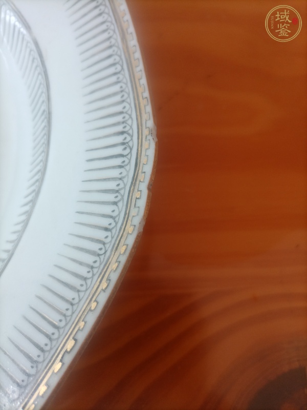 古玩陶瓷乾隆·彩繪花卉紋盤真品鑒賞圖