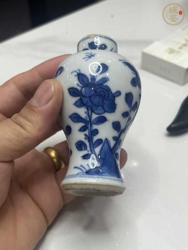 古玩陶瓷花卉紋青花雞腿蓋瓶真品鑒賞圖