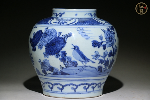 古玩陶瓷花鳥蝶紋青花罐真品鑒賞圖