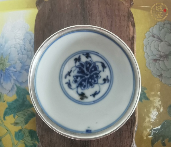 古玩陶瓷中華共和元年款青花杯真品鑒賞圖