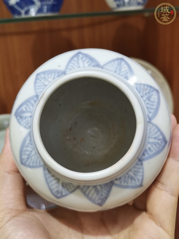 古玩陶瓷青花花卉紋蓋罐真品鑒賞圖